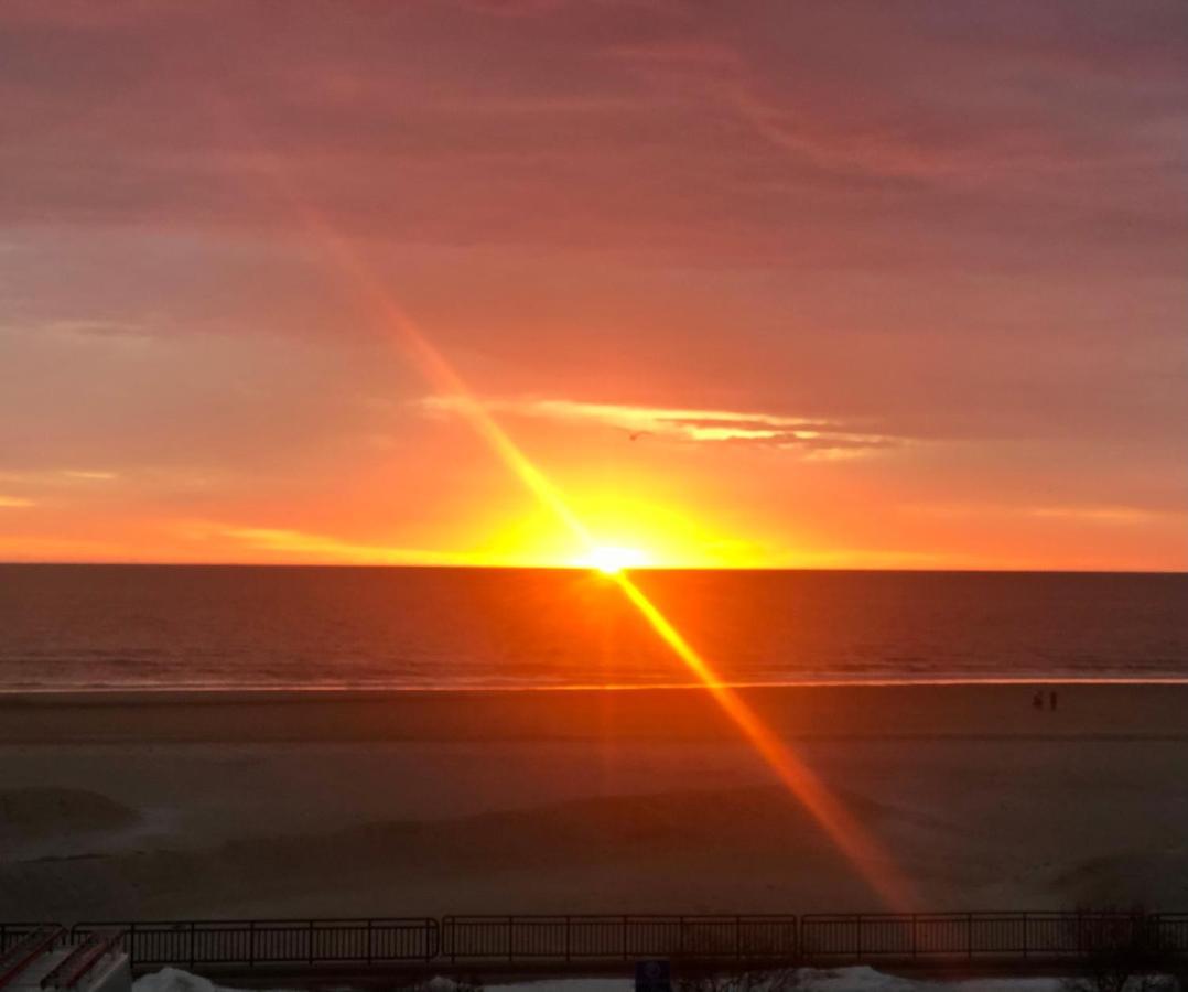 Ocean Front Condo In The Heart Of Hampton Beach Exterior photo
